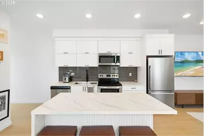 9890 N Syracuse St, Portland, OR 97203 - Photo 11