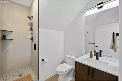 9890 N Syracuse St, Portland, OR 97203 - Photo 15