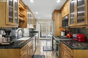14 Preakness Ct, Lake Oswego, OR 97035 - Photo 3