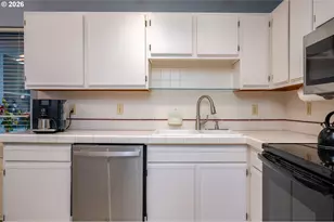 4000 Carman Dr, Lake Oswego, OR 97035 - Photo 11