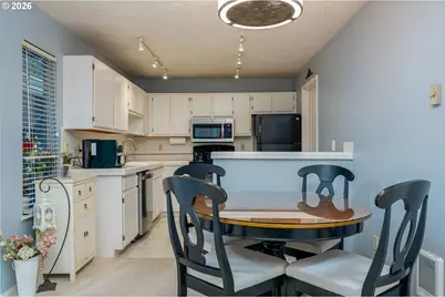 4000 Carman Dr #E-68, Lake Oswego, OR 97035 - Photo 11