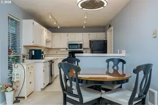 4000 Carman Dr, Lake Oswego, OR 97035 - Photo 11