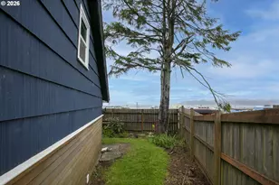 496 Hamburg Ave, Astoria, OR 97103 - Photo 3