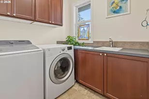 3109 SW Collins Ct, Portland, OR 97219 - Photo 29