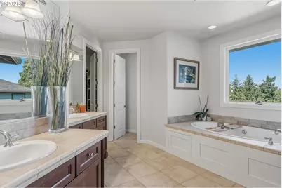 3109 SW Collins Ct, Portland, OR 97219 - Photo 21