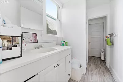 215 NE Going St, Portland, OR 97211 - Photo 23