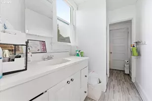 215 NE Going St, Portland, OR 97211 - Photo 23