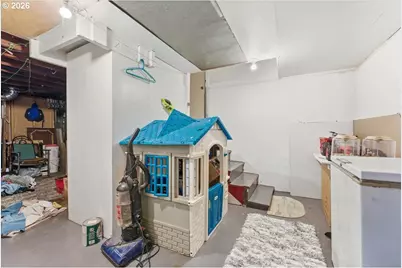 215 NE Going St, Portland, OR 97211 - Photo 17