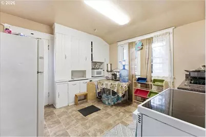 215 NE Going St, Portland, OR 97211 - Photo 15