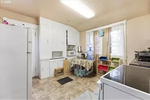 215 NE Going St, Portland, OR 97211 - Photo 15