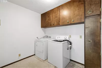 1030 1st Pl, Springfield, OR 97477 - Photo 37