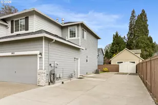863 NE 4th Ave, Hillsboro, OR 97124 - Photo 3