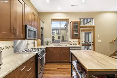 5115 S Corbett Ave #H, Portland, OR 97239 - Photo 13