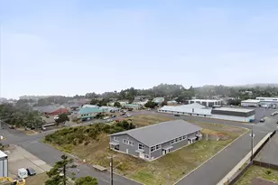 1025 NW Grove St, Newport, OR 97365 - Photo 3
