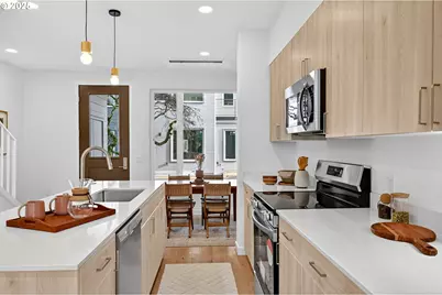 7216 NE Going St, Portland, OR 97218 - Photo 9