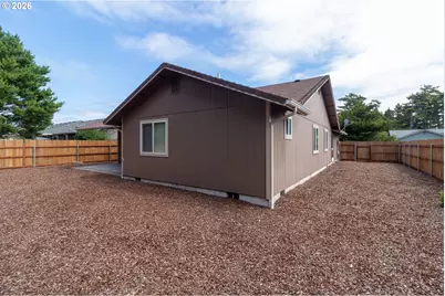 49 Park Village Dr, Florence, OR 97439 - Photo 7