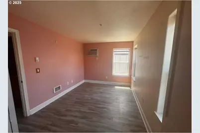 8641 N Crawford St, Portland, OR 97203 - Photo 13