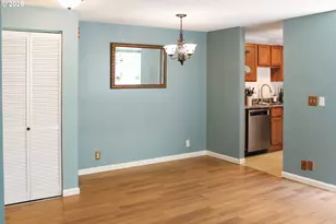 2217 Hawkins Ln, Eugene, OR 97405 - Photo 7