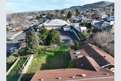 1300 View Ct, The Dalles, OR 97058 - Photo 3