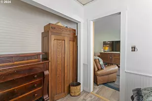 10786 Hwy 126, Mapleton, OR 97453 - Photo 37