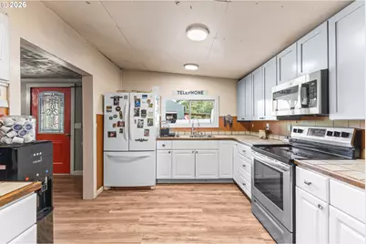 95240 Brewster Ln, Myrtle Point, OR 97458 - Photo 13
