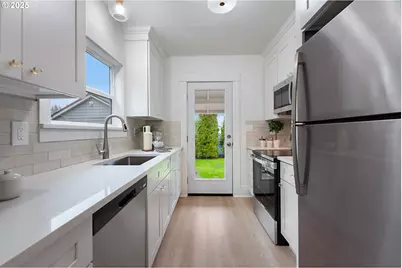 6861 N Sky St, Portland, OR 97203 - Photo 13