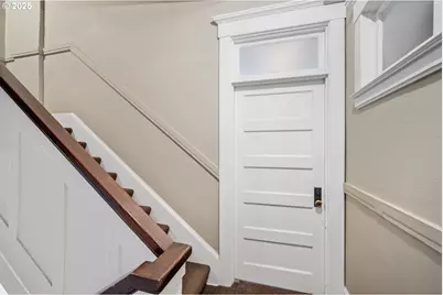 839 SW Green Ave, Portland, OR 97205 - Photo 5