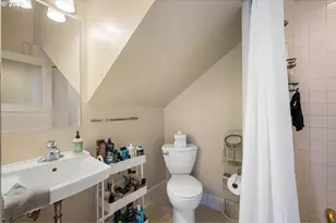 839 SW Green Ave, Portland, OR 97205 - Photo 17