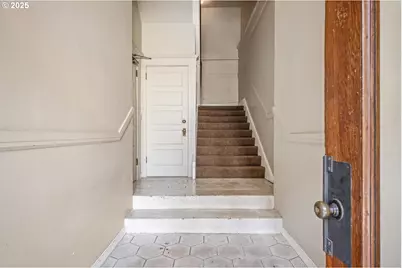 839 SW Green Ave, Portland, OR 97205 - Photo 3