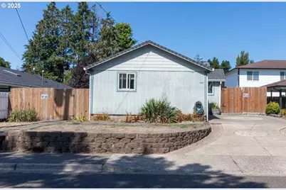 1667 30th St, Florence, OR 97439 - Photo 3