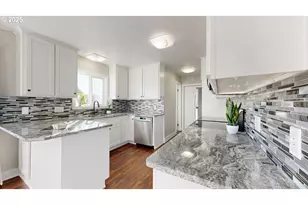 425 Memory Ln, Brookings, OR 97415 - Photo 7