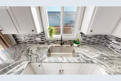 425 Memory Ln, Brookings, OR 97415 - Photo 9