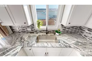 425 Memory Ln, Brookings, OR 97415 - Photo 9