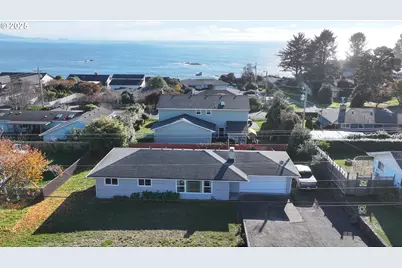 425 Memory Ln, Brookings, OR 97415 - Photo 1