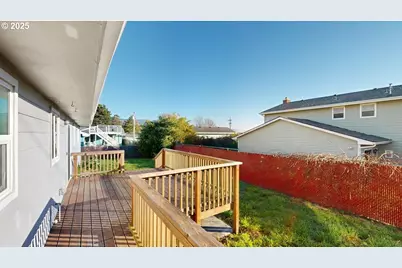 425 Memory Ln, Brookings, OR 97415 - Photo 23