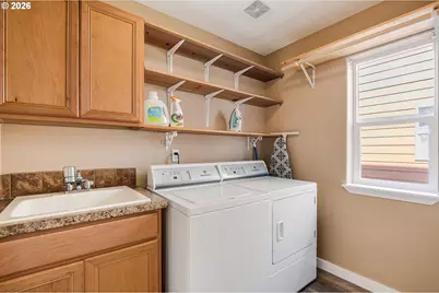 131 SW Oliver Ct, Dundee, OR 97115 - Photo 11