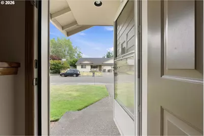1528 SW Harbor Dr, McMinnville, OR 97128 - Photo 3