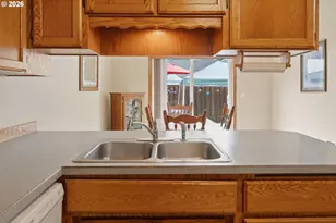 1528 SW Harbor Dr, McMinnville, OR 97128 - Photo 11