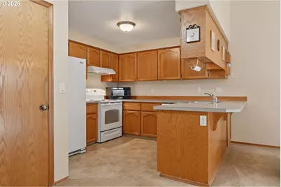 1528 SW Harbor Dr, McMinnville, OR 97128 - Photo 7