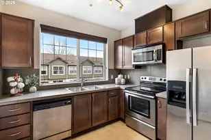 635 NW Lost Springs Terrace, Portland, OR 97229 - Photo 9