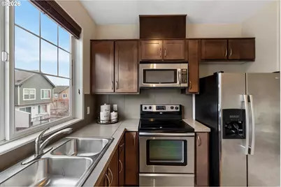 635 NW Lost Springs Ter #401, Portland, OR 97229 - Photo 11