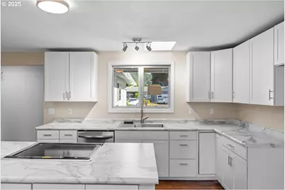 1564 NW Spray Ct, Roseburg, OR 97471 - Photo 5