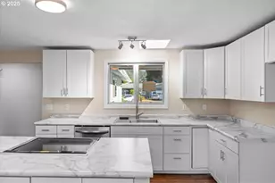 1564 NW Spray Ct, Roseburg, OR 97471 - Photo 5