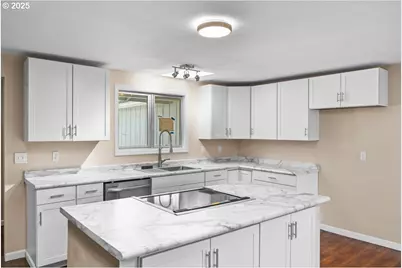 1564 NW Spray Ct, Roseburg, OR 97471 - Photo 3