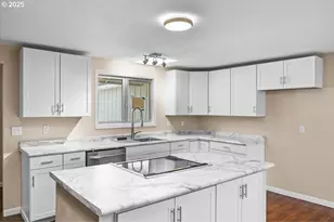 1564 NW Spray Ct, Roseburg, OR 97471 - Photo 3