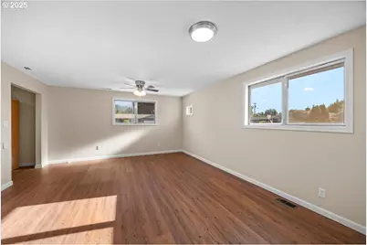 1564 NW Spray Ct, Roseburg, OR 97471 - Photo 11