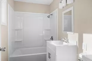 1564 NW Spray Ct, Roseburg, OR 97471 - Photo 13