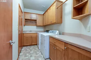 1969 NW Woodland Dr, McMinnville, OR 97128 - Photo 35