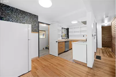 2227 SE 141st Ave, Portland, OR 97233 - Photo 9