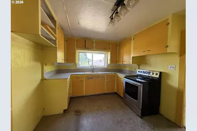 1468 SE Thompson St, Roseburg, OR 97470 - Photo 9